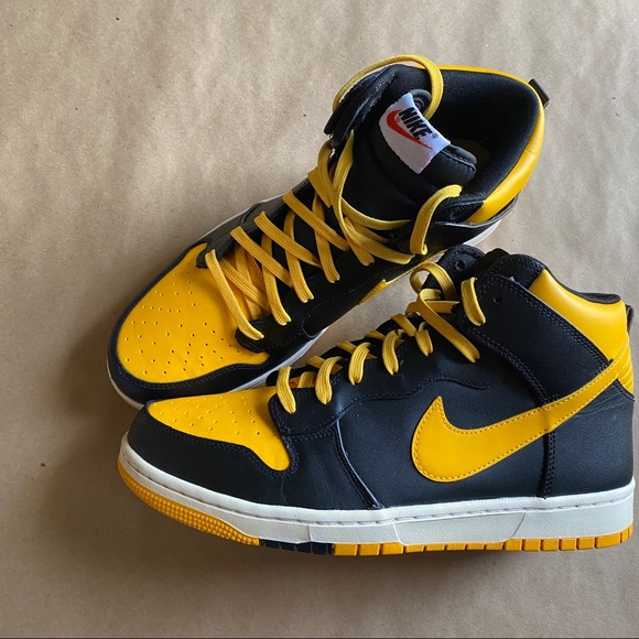 Mens Rare Nike Dunk Cmft University Gold/Black-White Shoes - Picture 4 of 11